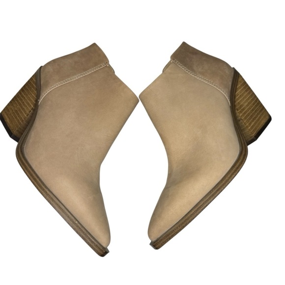 VINCE CAMUTO Geeanne Nubuck Leather Western Booties heeled boots shoes womens 8W - Picture 4 of 12